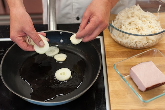 Makaron z szynką i ananasem - Krok 2