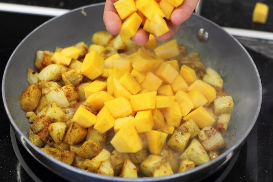 Curry ze smażonej dyni i ziemniaków - Krok 4