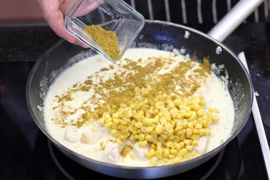 Smażony kurczak z kukurydzą i curry - Krok 5