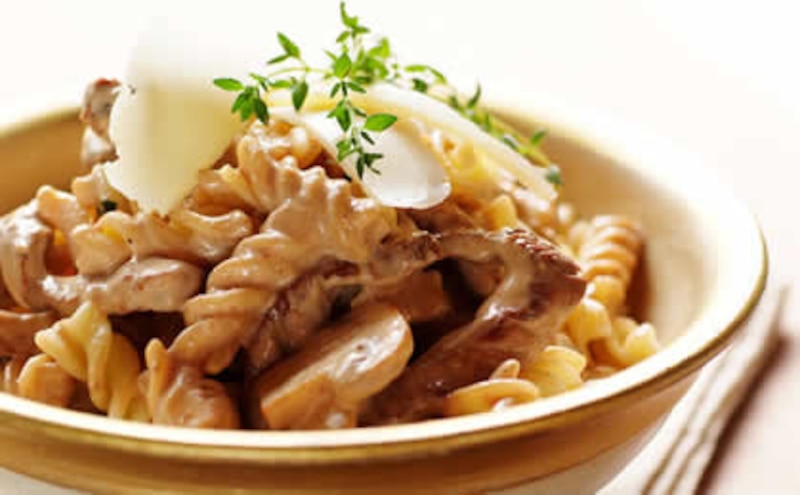 Fusilli w kremowym sosie z wołowiną i grzybami
