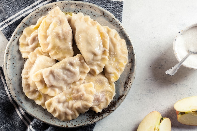 Pierogi z jabłkami i cynamonem